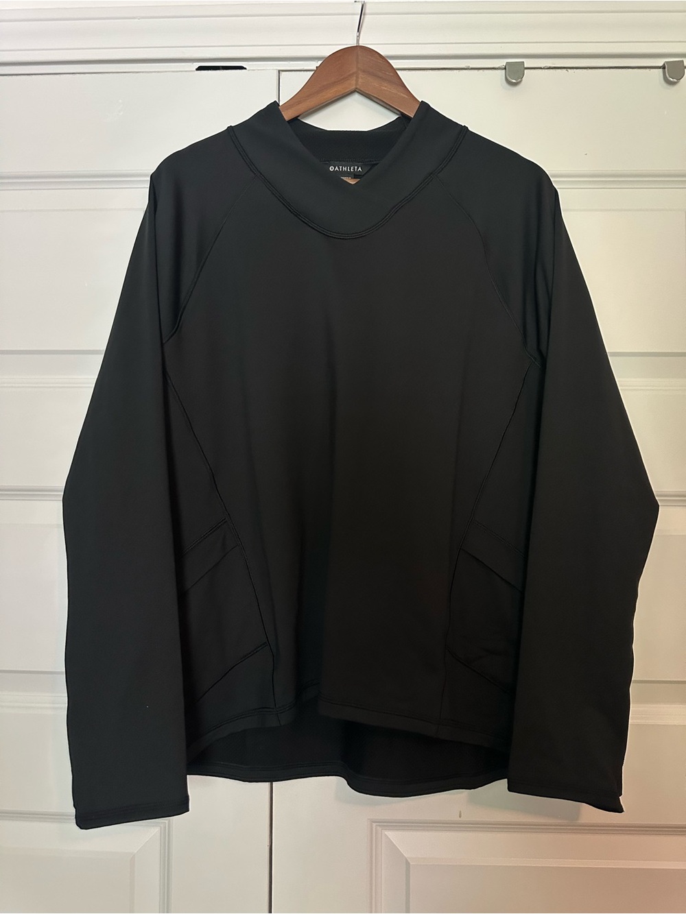 Athleta Black Long Sleeve Active Pullover Top Cold Weather w/ thumb holes